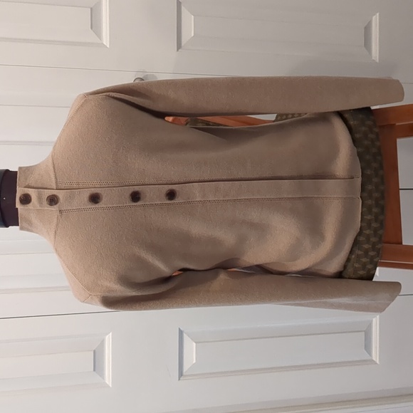 LIST - Women's Tan Knit Turtle Neck w/back buttons - M - Picture 3 of 12